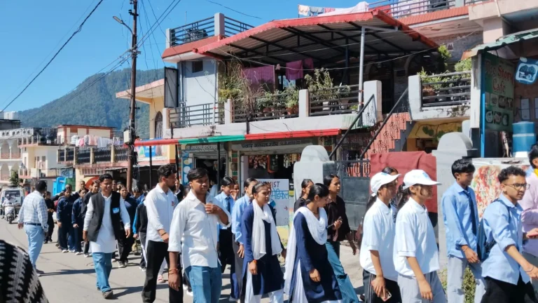 स्वच्छता ही सेवा पखवाड़े के अंतर्गत स्वयंसेवकों ने निकाली जागरूकता