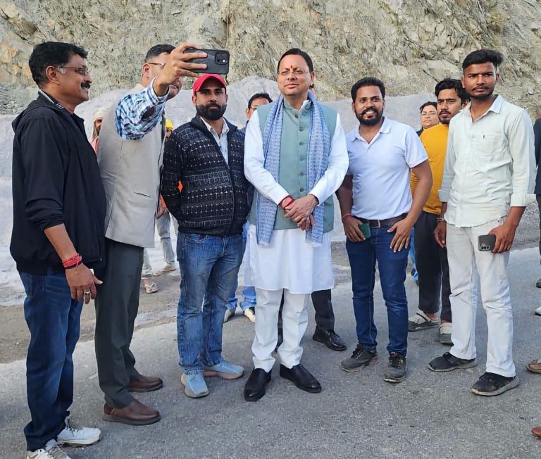 Dhami reviews highway works, pothole free drive during road travel