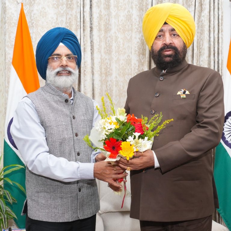 Punjabi University VC pays courtesy call on Gov