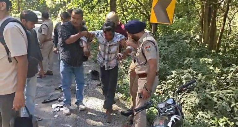Road Accident: कालाढूंगी में बाइक और स्कूटी की टक्कर, युवक