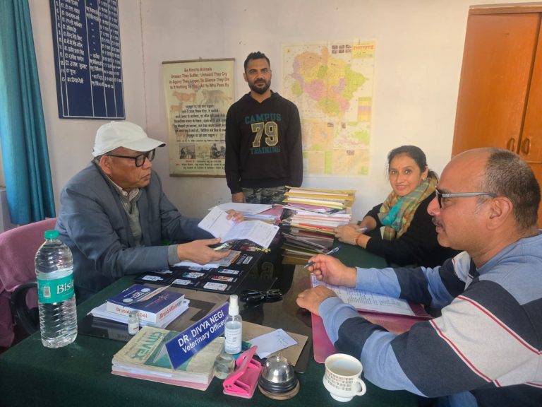 अपर निदेशक ने किया श्रीनगर पशु चिकित्सालय का आकस्मिक निरीक्षण, टीकाकरण एवं विभागीय लक्ष्यों को समय पर पूरा करने के निर्देश