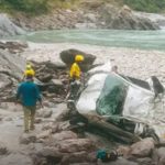 उत्तराखंड के देवप्रयाग में हादसा: गहरी खाई में गिरी कार,