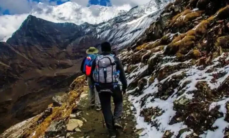 उत्तराखंड में भारी बारिश-बर्फबारी के बाद सभी ट्रैक रूट बंद,