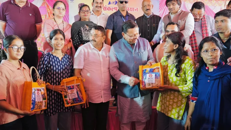 जनसमस्याओं का समयबद्ध समाधान करें अधिकारी, जनता को कार्यालयों के