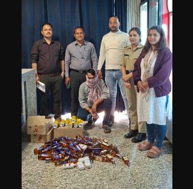 देहरादून के नकरौंदा स्थित होटल/होमस्टे में आबकारी विभाग की छापेमारी, शराब की बड़ी खेप बरामद