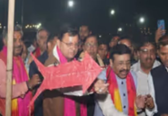 देहरादून में सीएम धामी ने किया रावण दहन, 'लैंड जिहाद'