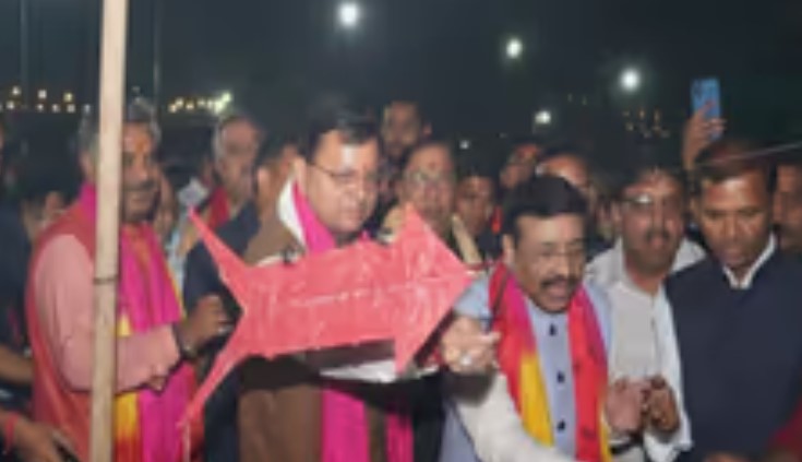 देहरादून में सीएम धामी ने किया रावण दहन, 'लैंड जिहाद'