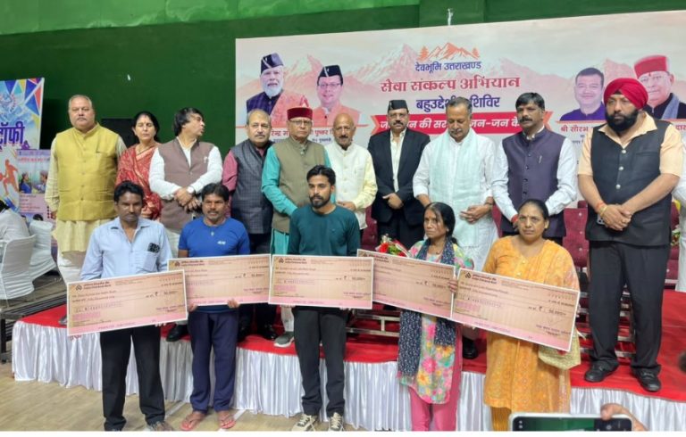 नशामुक्त उत्तराखंड का संकल्प, परेड ग्राउंड में लोगों को दिलाई गई नशा मुक्ति की शपथ