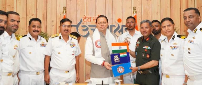 माउंट मुकुट ईस्ट का ऐतिहासिक आरोहण कर लौटा संयुक्त अभियान
