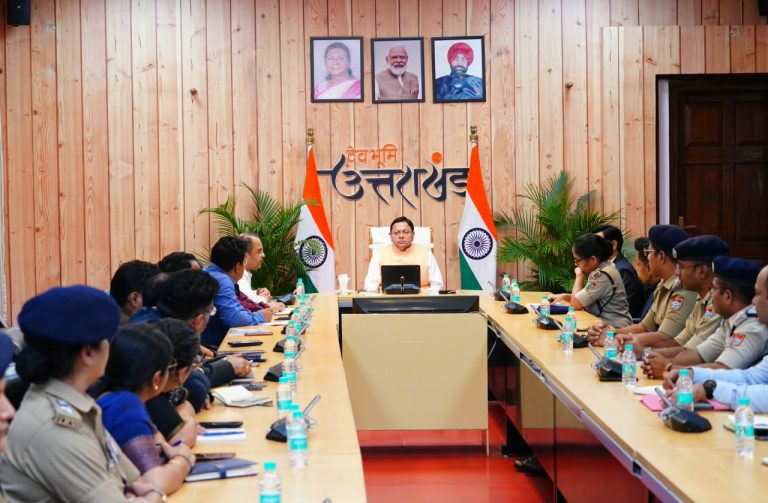 मुख्यमंत्री धामी की दो टूक संदेश—सड़कें गड्ढामुक्त हों, विकास कार्यों में गुणवत्ता से समझौता हुआ तो जिम्मेदार अधिकारी पर होगी कार्रवाई
