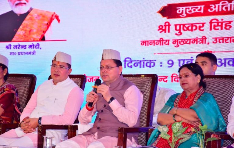 मुख्यमंत्री ने बाल वैज्ञानिकों से किया संवाद, उनकी जिज्ञासाओं के दिए उत्तर