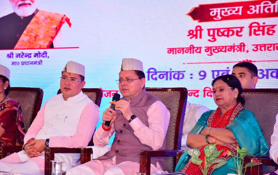 मुख्यमंत्री ने बाल वैज्ञानिकों से किया संवाद, उनकी जिज्ञासाओं के दिए उत्तर