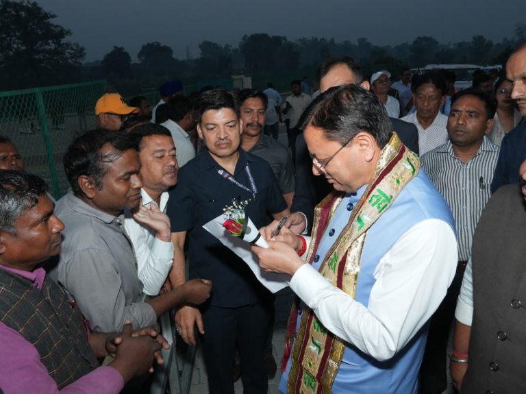 मुख्यमंत्री ने सुनीं जनसमस्याएं, अधिकारियों को दिए त्वरित समाधान के निर्देश