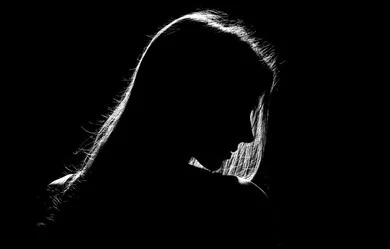शिक्षक की पत्नी ने तीन बच्चों संग आत्मदाह की चेतावनी